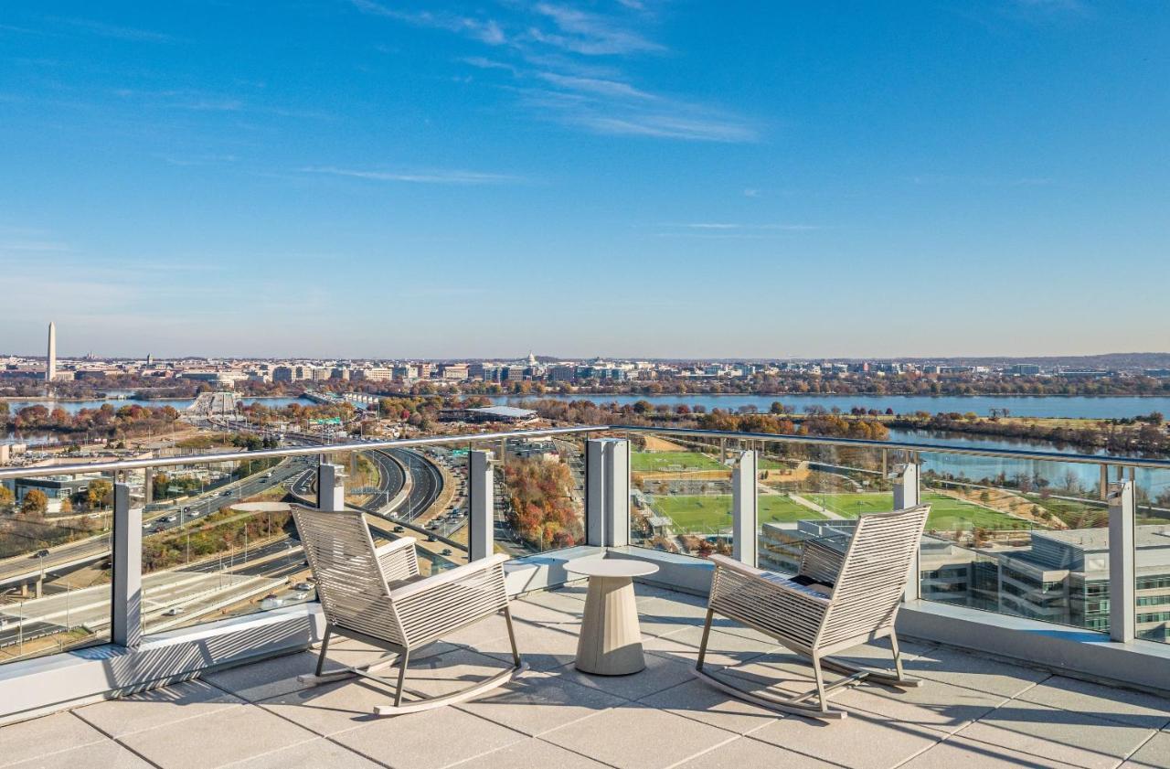 Global Luxury Suites Crystal City Arlington Exterior photo